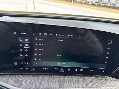 Used 2025 Audi Q5 Premium image 35