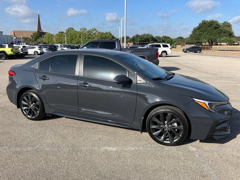 Used 2026 Toyota Corolla SE FWD image 3