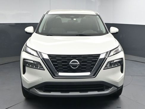 Used 2021 Nissan Rogue SV image 2