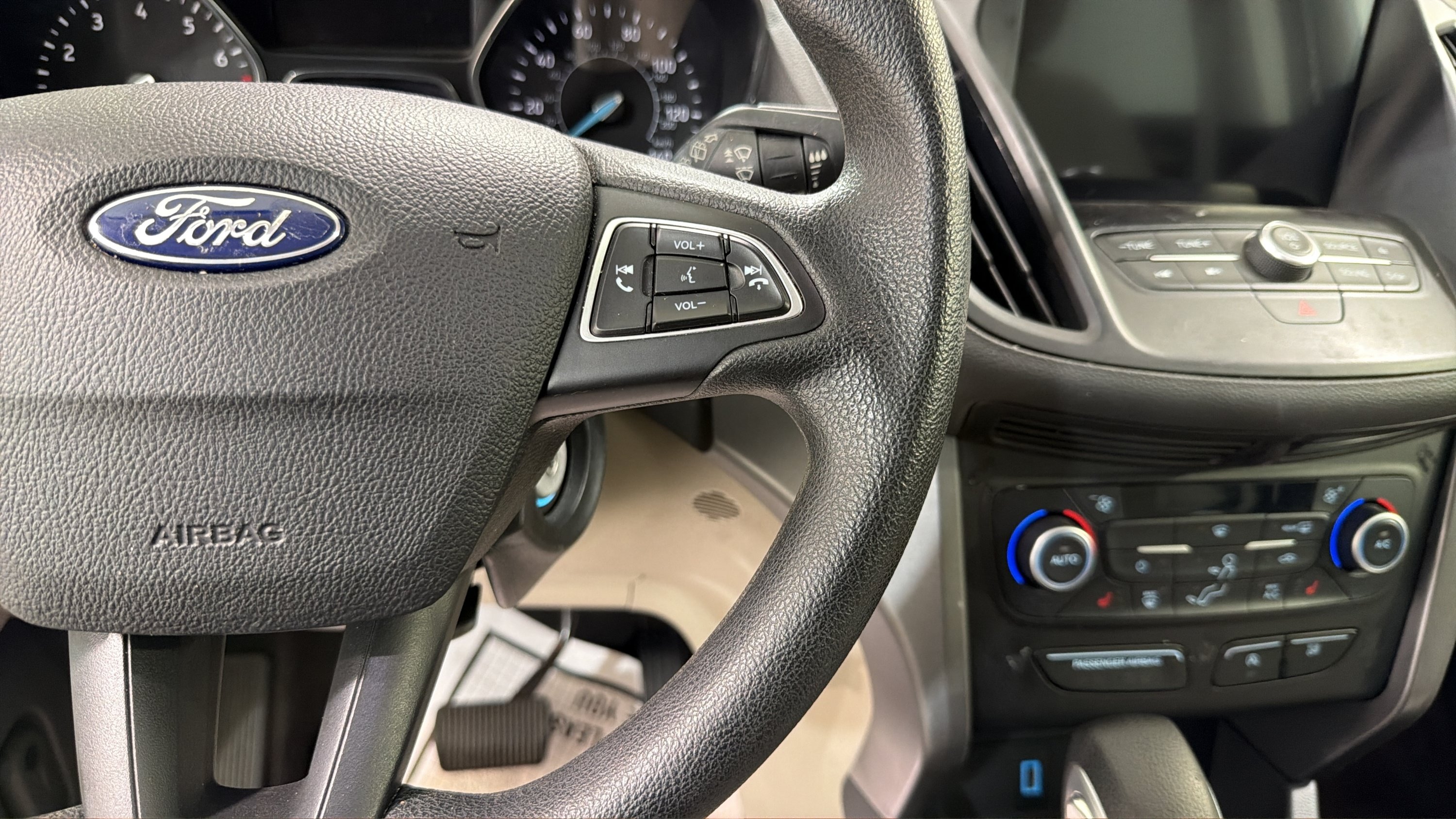 Used 2018 Ford Escape SE w/ SE Sync 3 Package AWD/4WD image 14