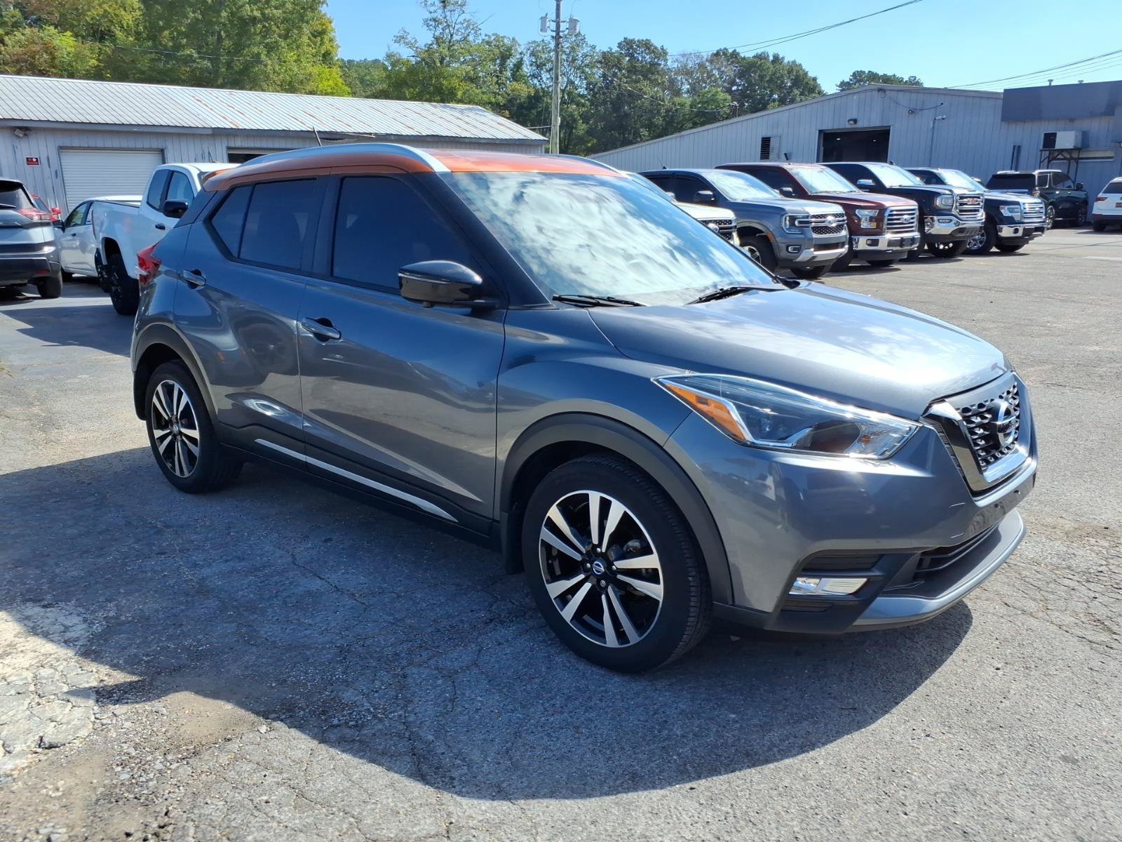 Used 2019 Nissan Kicks SR w/ SR Premium Package FWD image 6