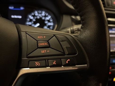 Used 2020 Nissan Rogue SV image 15