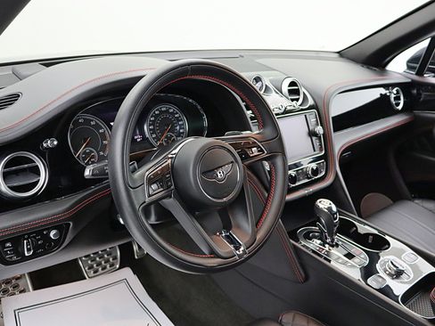 Certified 2017 Bentley Bentayga image 28