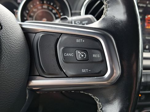 Used 2019 Jeep Wrangler Unlimited Sahara AWD/4WD image 24