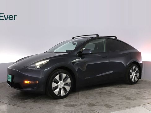 Used 2024 Tesla Model Y Long Range image 18