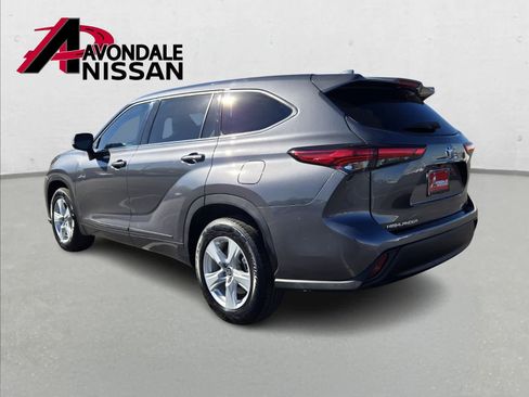 Used 2021 Toyota Highlander LE image 4