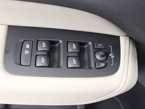 New 2026 Volvo XC60 B5 Plus w/ Climate Package AWD/4WD image 18