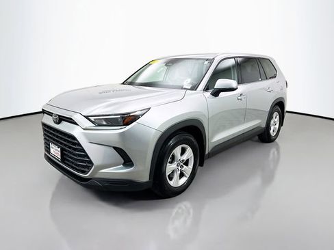 Used 2025 Toyota Grand Highlander FWD image 3