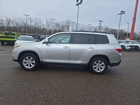 Used 2012 Toyota Highlander SE w/ Tow Pkg image 4