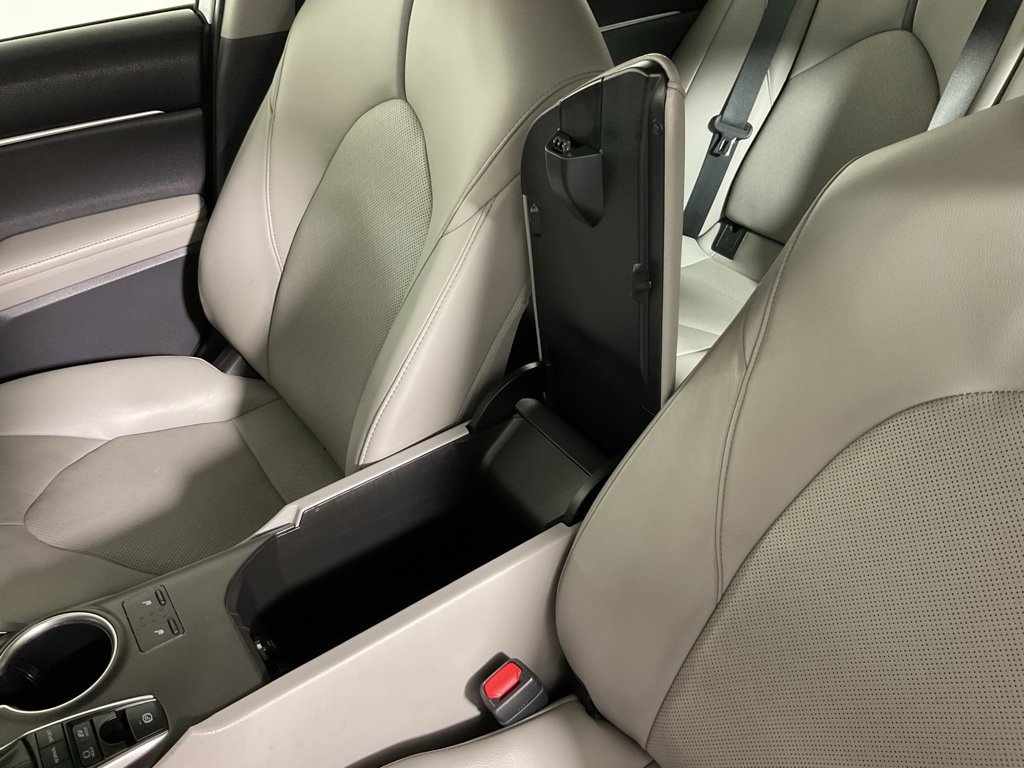 Used 2022 Toyota Camry XLE w/ Cold Weather Package FWD image 28