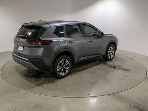Used 2023 Nissan Rogue SV image 5