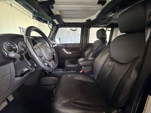 Used 2014 Jeep Wrangler Unlimited Sahara AWD/4WD image 18