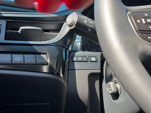 Used 2025 Lexus ES 300h 300h w/ Premium Package image 35