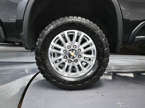 Used 2022 Chevrolet Silverado 2500 High Country w/ Z71 Off-Road Package image 17