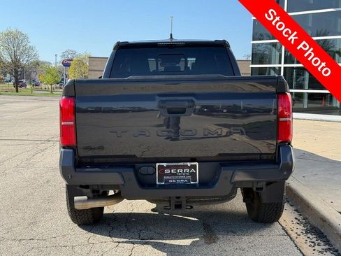Used 2024 Toyota Tacoma TRD Off-Road w/ TRD Off Road Premium Package AWD/4WD image 4