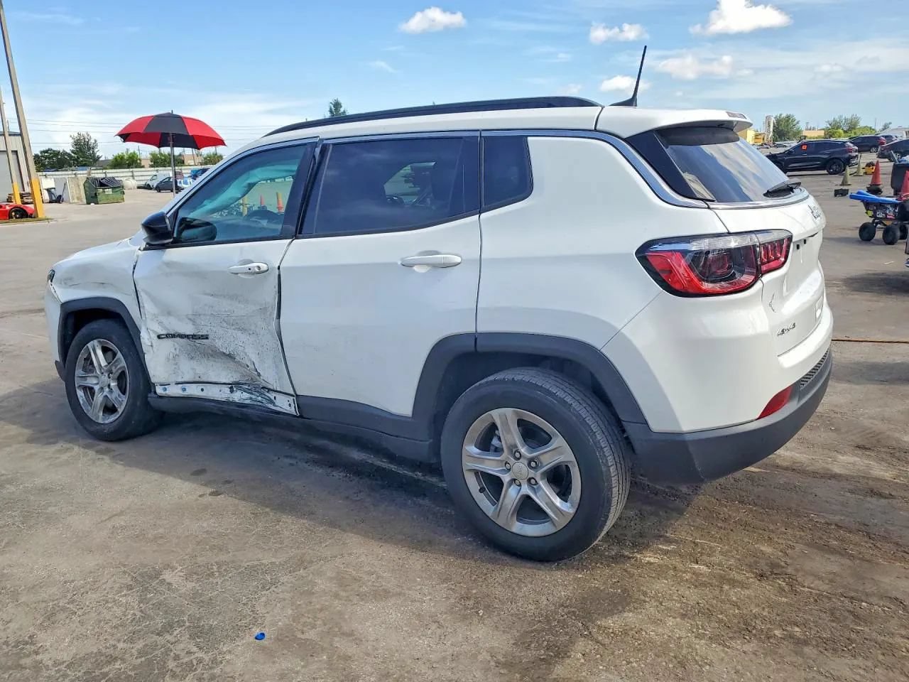 Used 2023 Jeep Compass Latitude AWD/4WD image 4