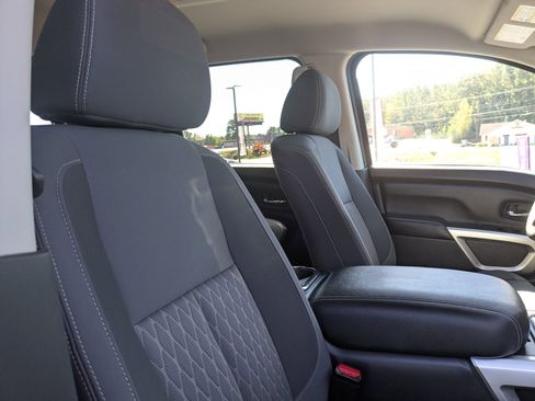 Used 2021 Nissan Titan SV w/ SV Convenience Package image 25