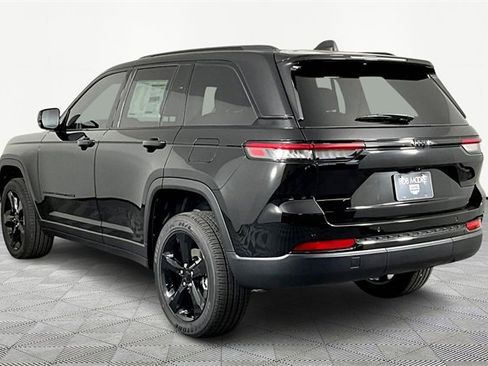 New 2025 Jeep Grand Cherokee Altitude image 4