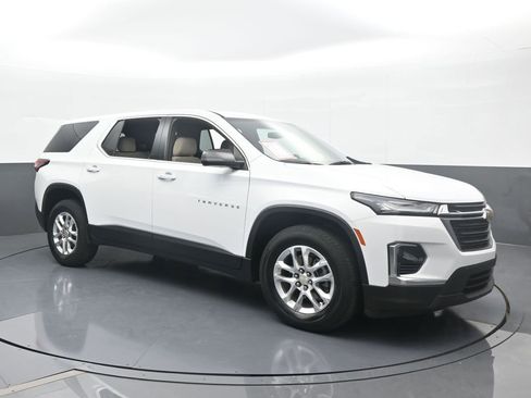 Used 2022 Chevrolet Traverse LS image 8