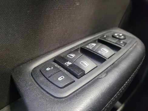Used 2015 Chrysler 200 Limited w/ Convenience Group FWD image 27