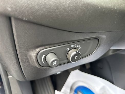 Used 2023 Chevrolet Equinox LS image 13