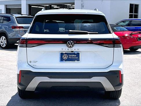 Certified 2026 Volkswagen Tiguan SE w/ Panoramic Sunroof Package FWD image 6