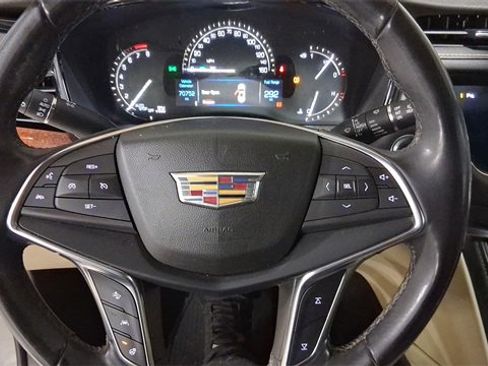 Used 2018 Cadillac XT5 Luxury w/ Driver Awareness Package image 13