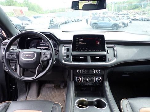 Used 2024 GMC Yukon XL AT4 w/ Technology Package AWD/4WD image 13