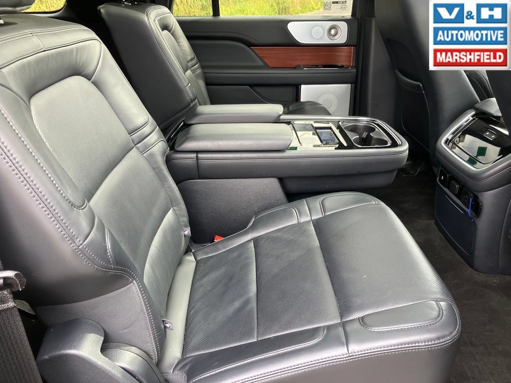 Used 2024 Lincoln Navigator L Reserve w/ Equipment Group 201A AWD/4WD image 3