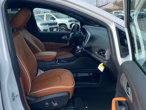 New 2026 Chrysler Pacifica Pinnacle AWD/4WD image 28