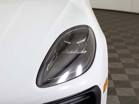 Used 2025 Porsche Macan image 18