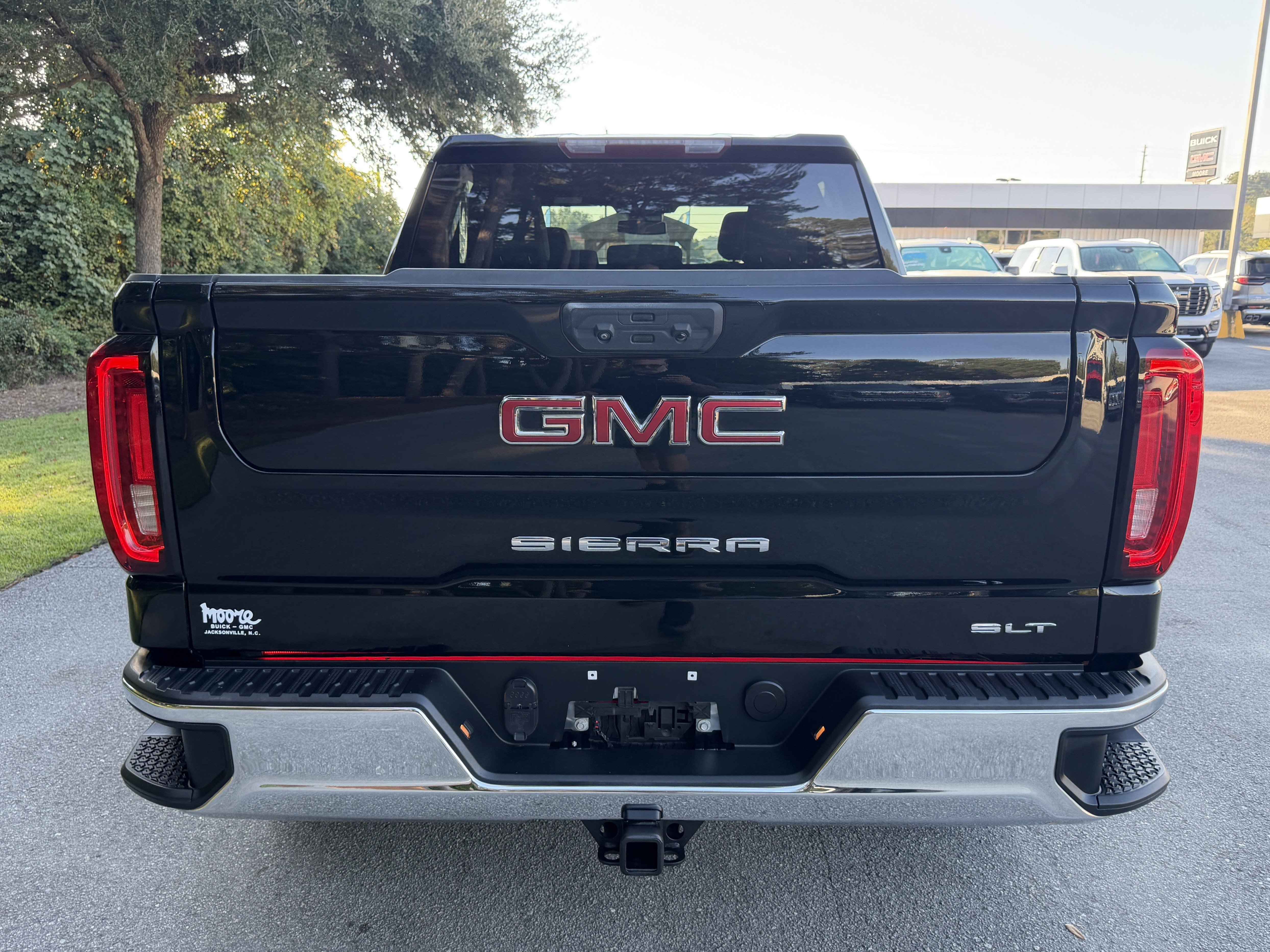 Used 2022 GMC Sierra 1500 SLT w/ SLT Convenience Package AWD/4WD image 9