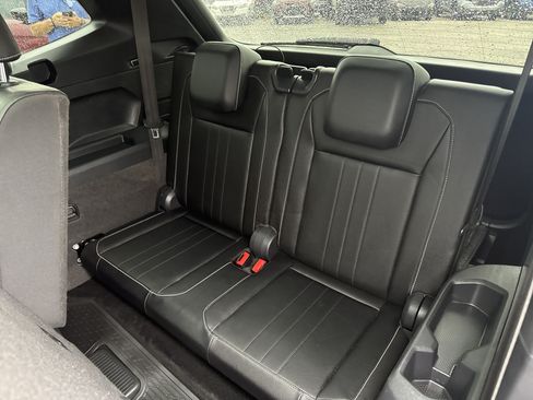 Used 2023 Volkswagen Tiguan SE R-Line FWD image 28