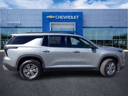 Used 2024 Chevrolet Traverse LT AWD/4WD image 5