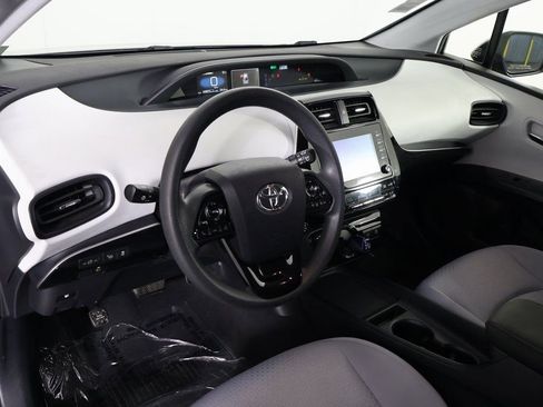 Used 2022 Toyota Prius LE image 7