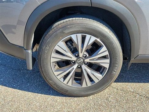 Used 2023 Nissan Rogue SV image 5