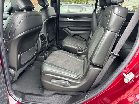 New 2025 Jeep Grand Cherokee L Laredo image 7