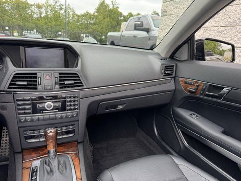 Used 2011 Mercedes-Benz E 550 Cabriolet image 30