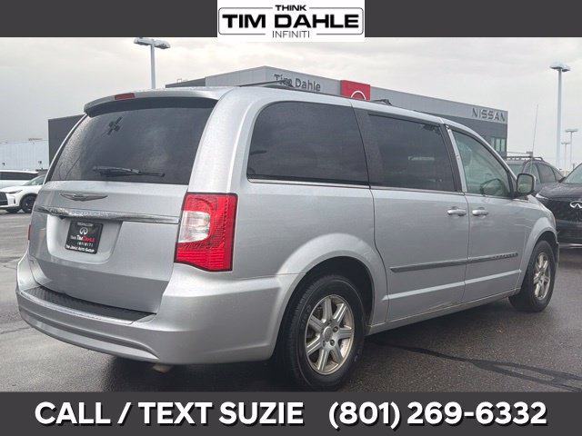 Used 2012 Chrysler Town & Country Touring w/ Entertainment Group #1 FWD image 8
