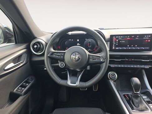 Used 2025 Alfa Romeo Tonale image 15
