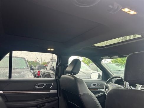 Used 2019 Ford Explorer Limited w/ Equipment Group 301A AWD/4WD image 9