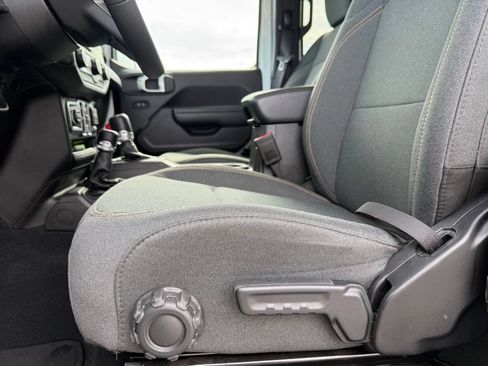 Used 2024 Jeep Wrangler Unlimited Sport AWD/4WD image 10
