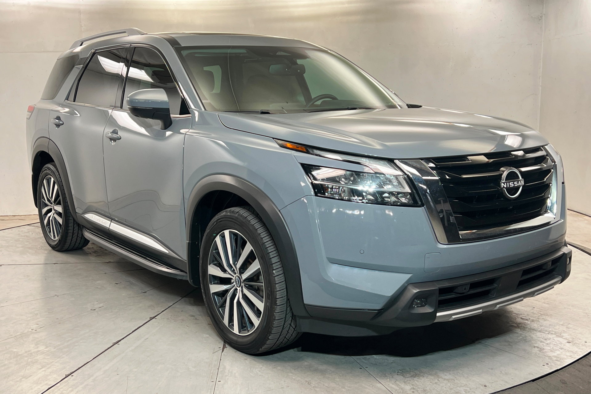 Used 2022 Nissan Pathfinder Platinum w/ Lighting Package (N93) AWD/4WD image 8