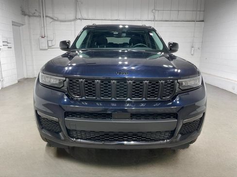 Used 2024 Jeep Grand Cherokee L Limited w/ Black Appearance Package AWD/4WD image 2