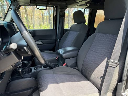 Used 2012 Jeep Wrangler Unlimited Sport w/ Connectivity Group AWD/4WD image 10