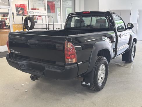 Used 2014 Toyota Tacoma 4x4 Regular Cab image 3