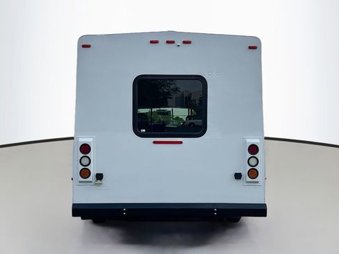 Used 2016 Ford E-450 and Econoline 450 Super Duty w/ Shuttle Bus Prep Package RWD image 5
