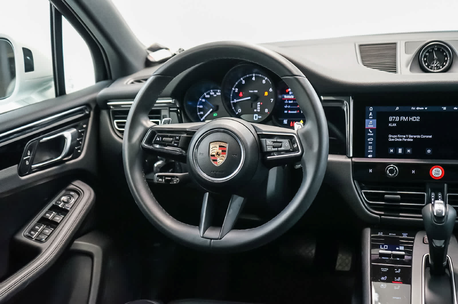 Certified 2026 Porsche Macan AWD/4WD image 21