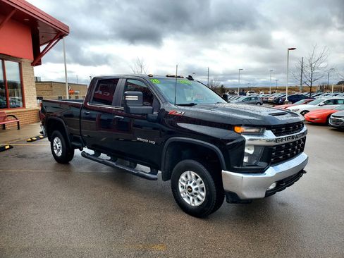 Used 2020 Chevrolet Silverado 2500 LT w/ Convenience Package image 3