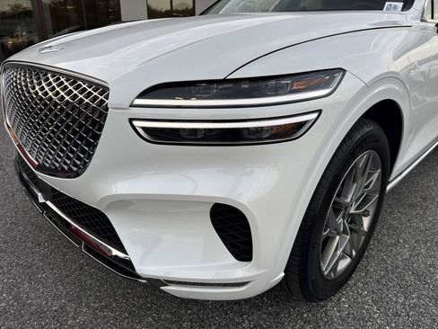 Used 2025 Genesis GV70 2.5T w/ Select Package image 9